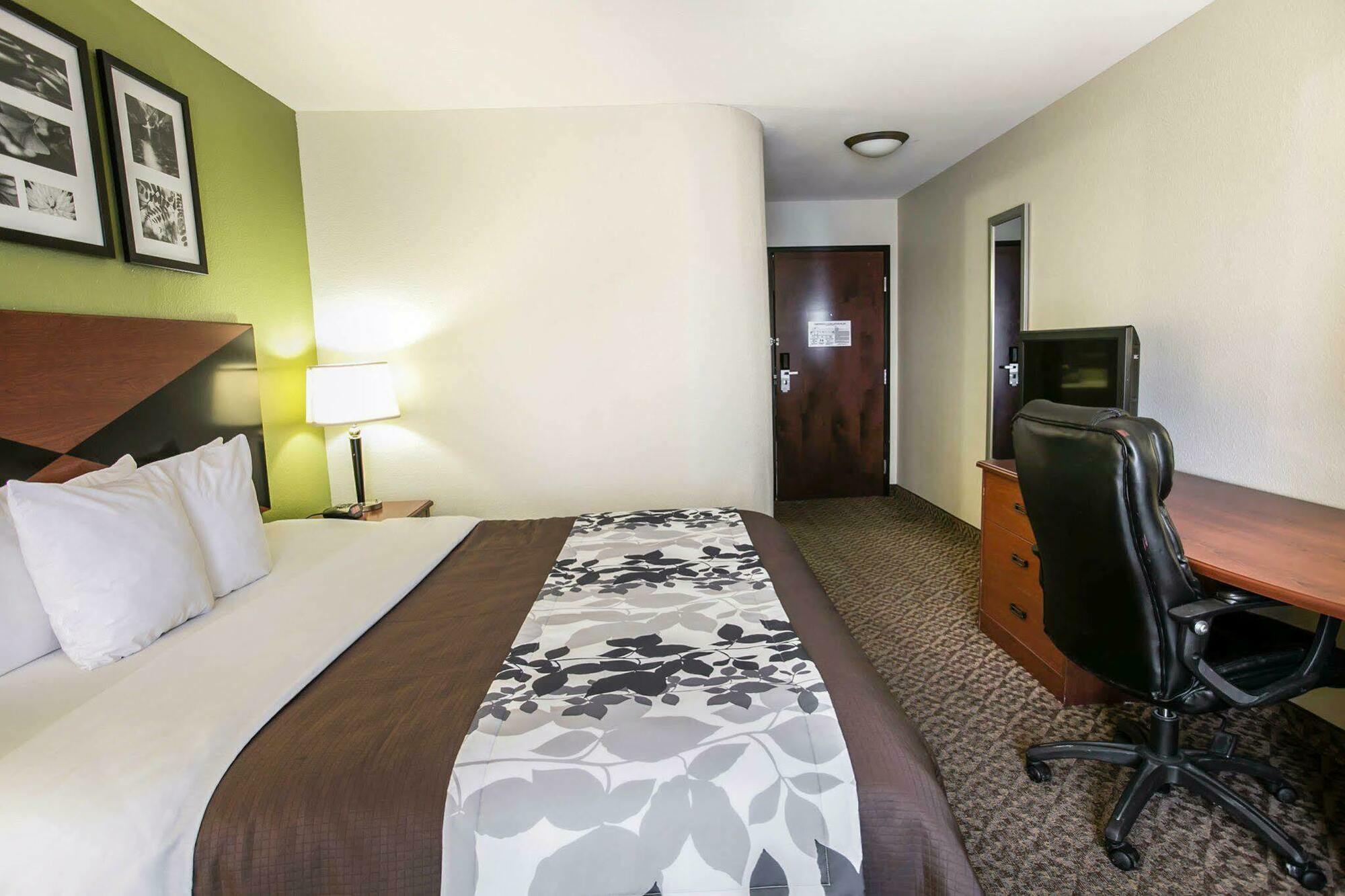 Spark By Hilton Hotel 3*